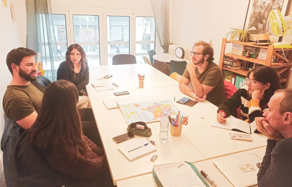 Étudiants en cours de français en Atelier à FLE Nantes